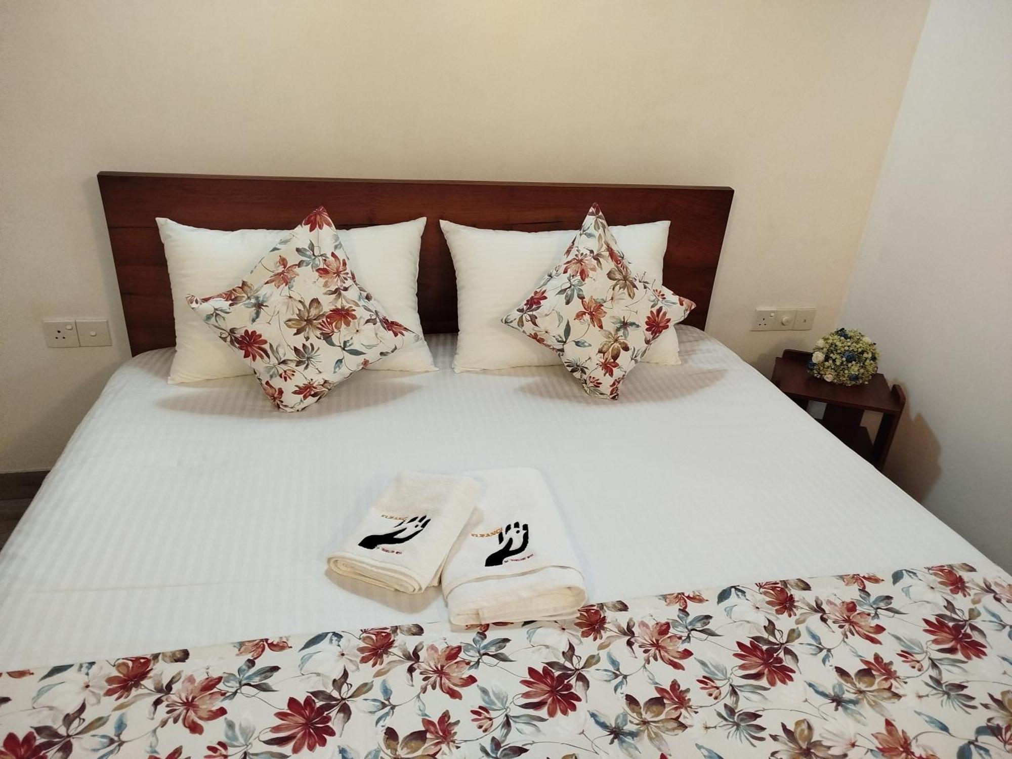 Elzangi Hotel Негомбо Екстериор снимка