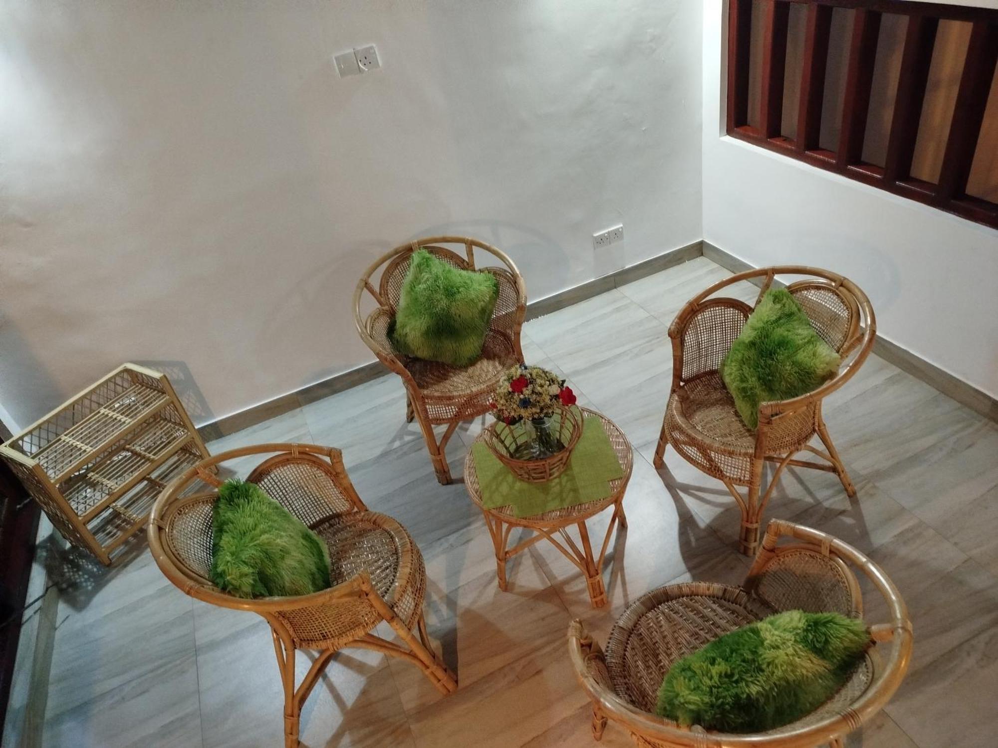 Elzangi Hotel Негомбо Екстериор снимка